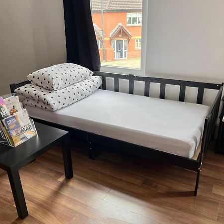 Entire Pinkapt - Free Parking - Up To 4 Guests - 3 Beds - Close To City Centre Belfast Luaran gambar