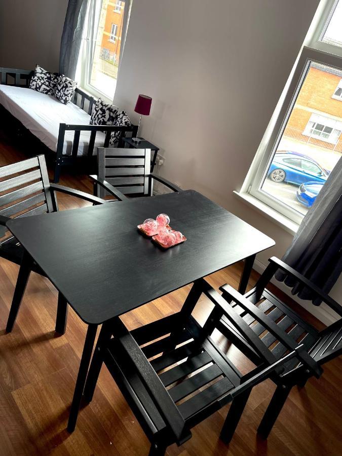 Entire Pinkapt - Free Parking - Up To 4 Guests - 3 Beds - Close To City Centre Belfast Luaran gambar