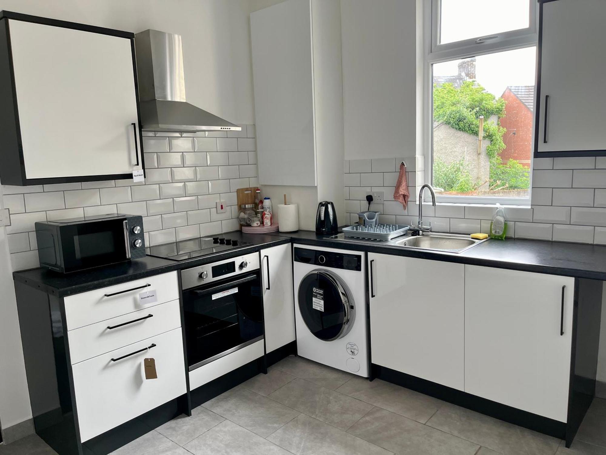 Entire Pinkapt - Free Parking - Up To 4 Guests - 3 Beds - Close To City Centre Belfast Luaran gambar